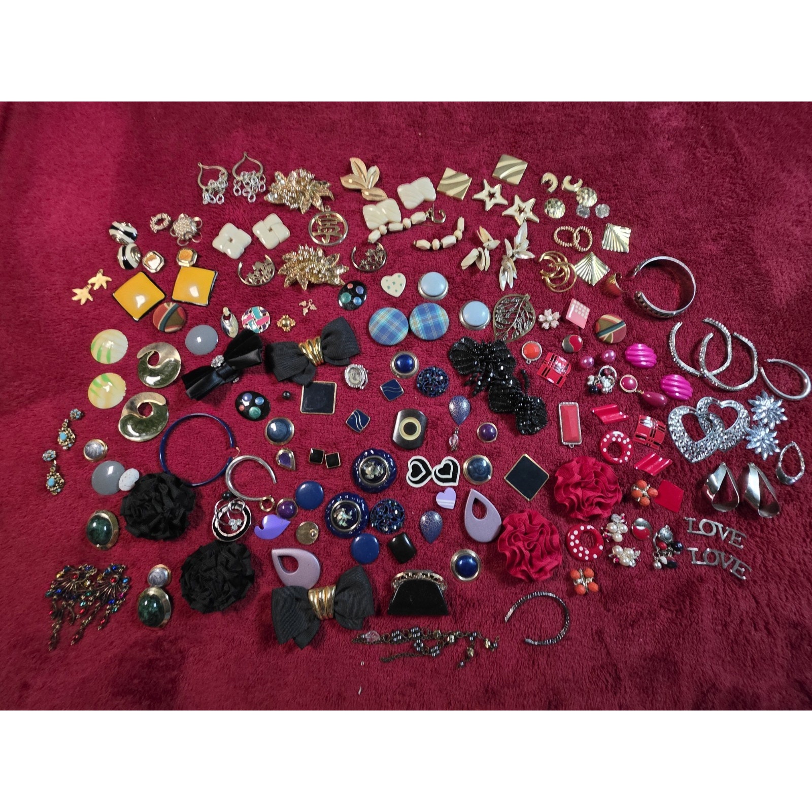 Large Junk Jewelry Craft Lot Broken Mismatched Earrings Pins Brooches Beads...